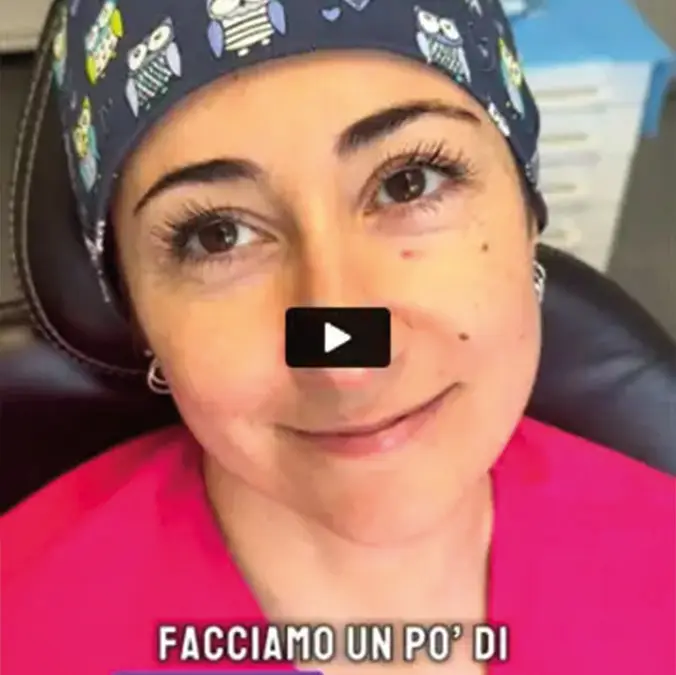 Assistente dello Studio Dentistico Nuti parla in video dell’esperienza di una paziente durante l’estrazione del dente del giudizio.