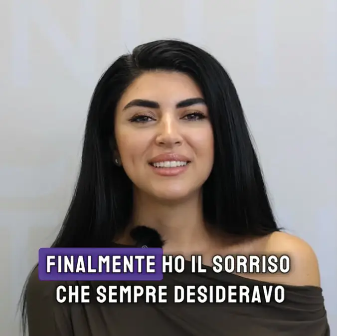 Paziente racconta in video la sua esperienza con le faccette dentali naturali.