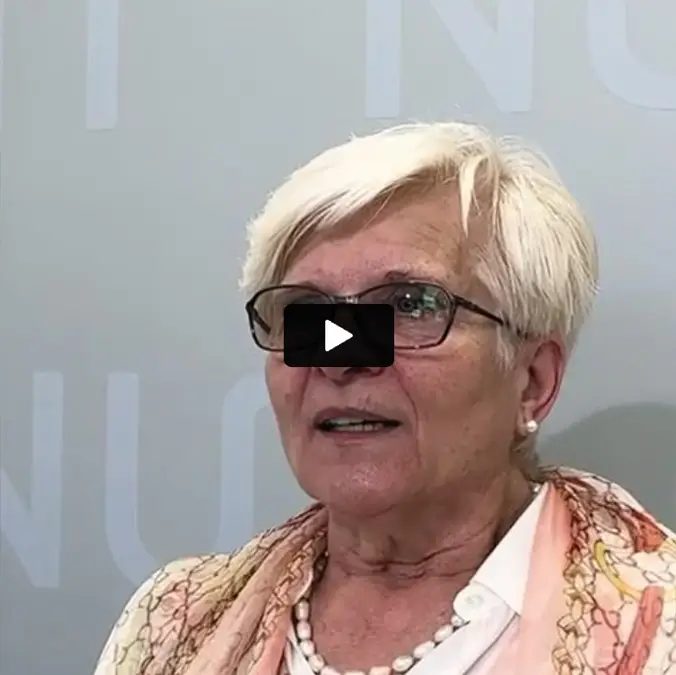 Paziente racconta in video la sua esperienza per tornare a sorridere a 76 anni.